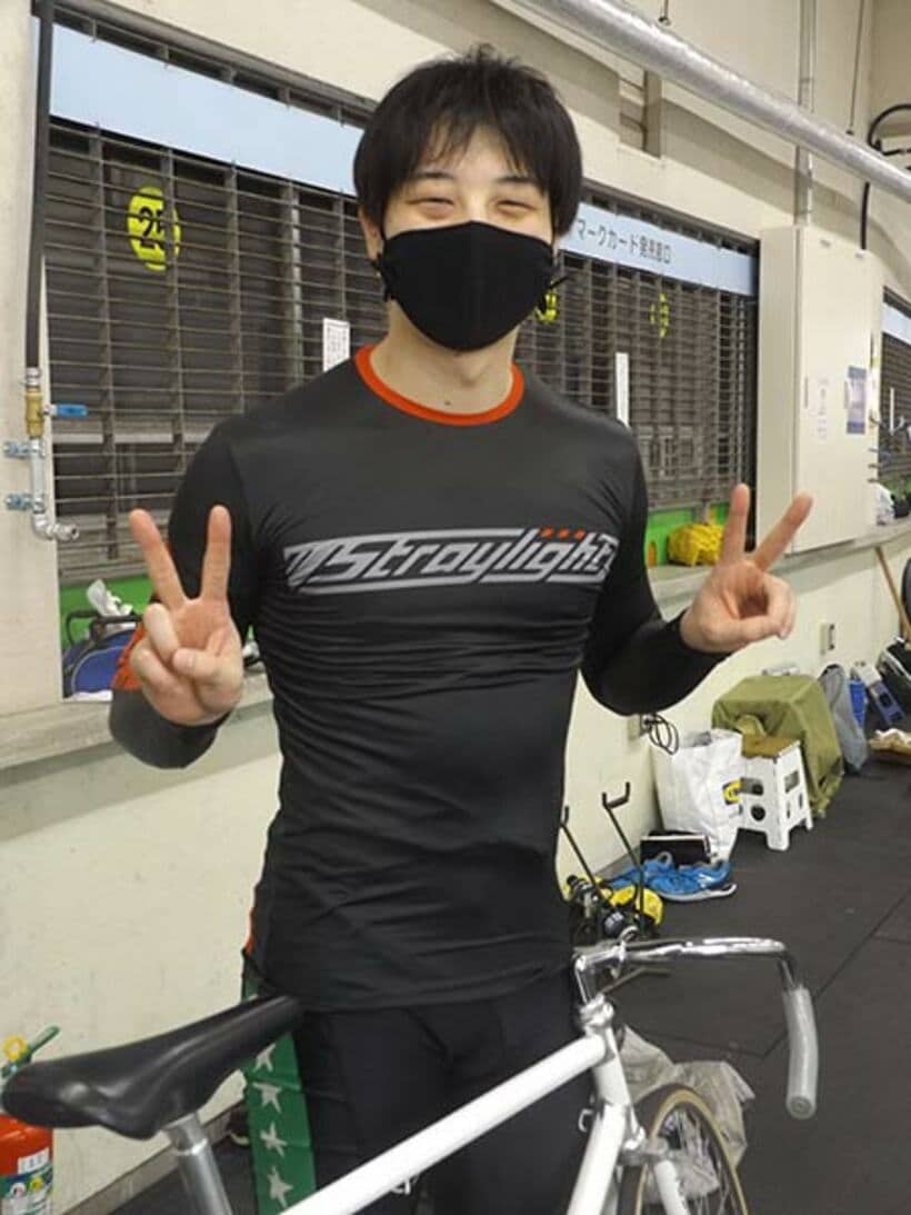  にっこりダブルピースの田村風起