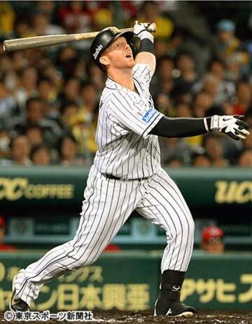 ７回、右飛に倒れたマートン