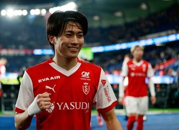 昨年までは〝YASUDA〟のロゴが入ったユニホームを着ていた中村敬斗（ロイター）