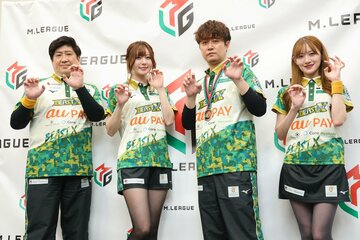 「BEAST X」の(左から)鈴木大介、東城りお、下石戟、中田花奈