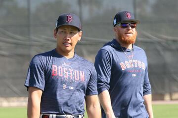 吉田正尚とジャスティン・ターナー（カメラ・カルロス山崎）