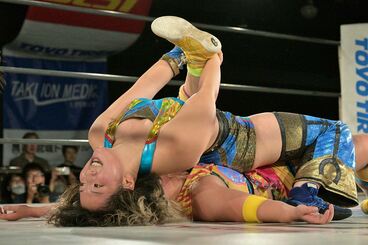 岡優里佳(下)から3カウントを奪った愛海