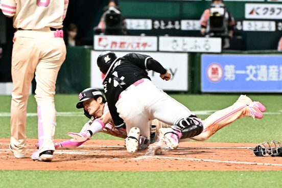 本盗を決めるソフトバンク周東佑京