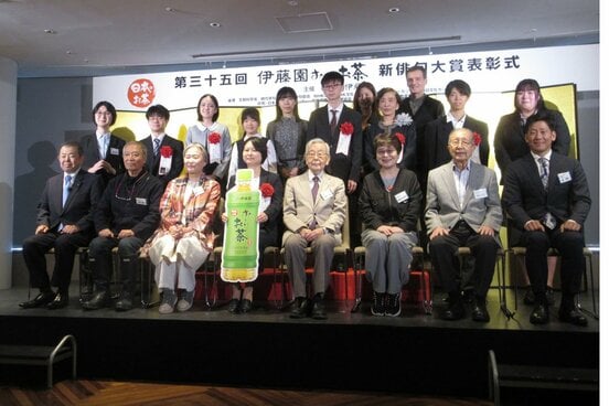 「第三十五回　伊藤園お～いお茶　新俳句大賞」表彰式の様子