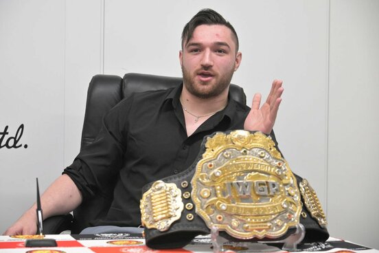 新婚・鷹木信悟とのＶ１戦を控えるIWGPヘビー級王者のカラム・ニューマン