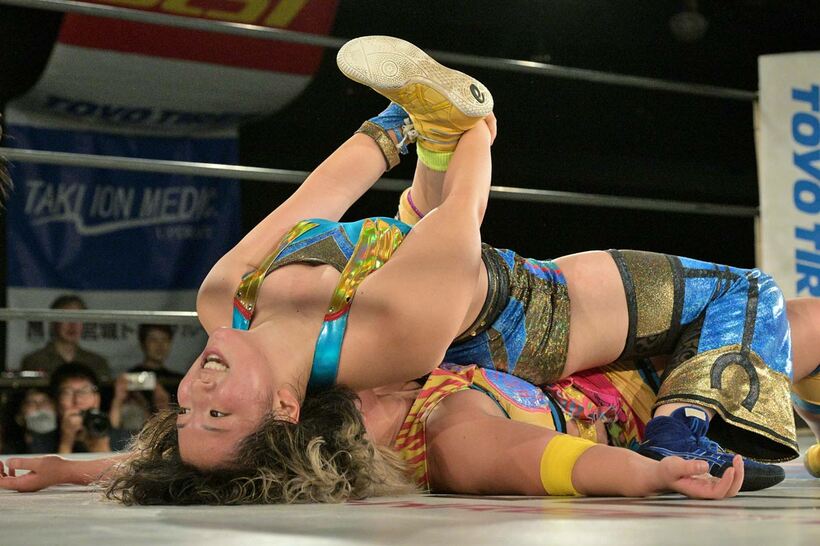 岡優里佳（下）から３カウントを奪った愛海