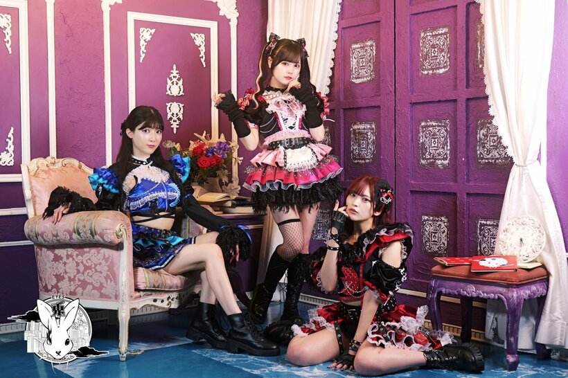 左から美月さな、萌月ゆりな、結月ちはる