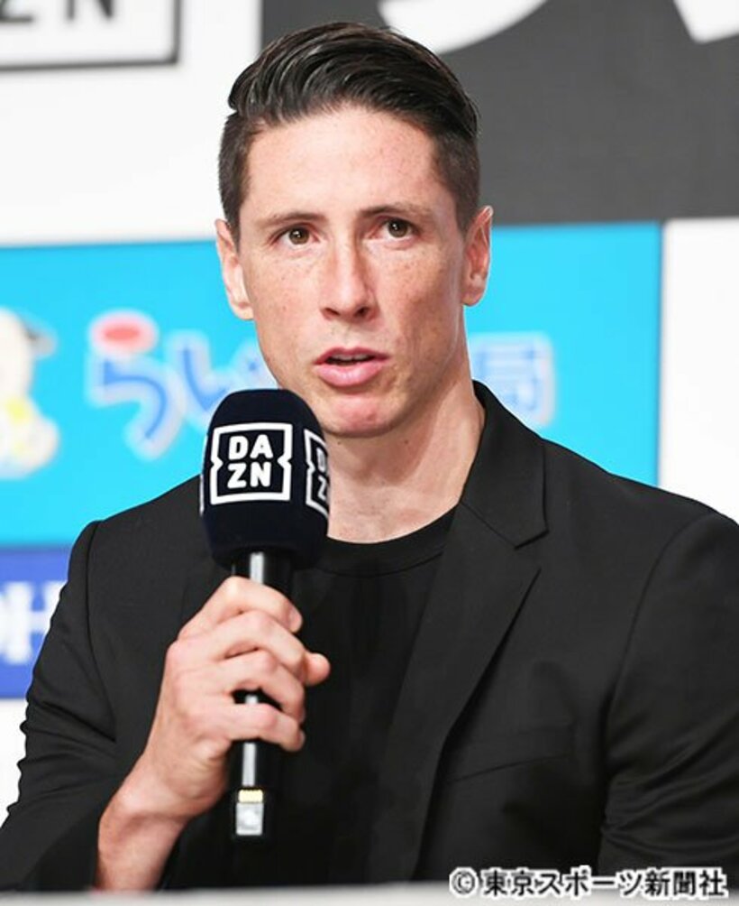  引退会見を行ったフェルナンド・トーレス