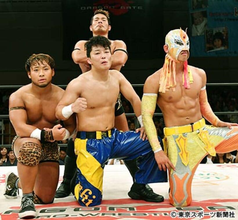  道場を立ち上げた望月（後方）