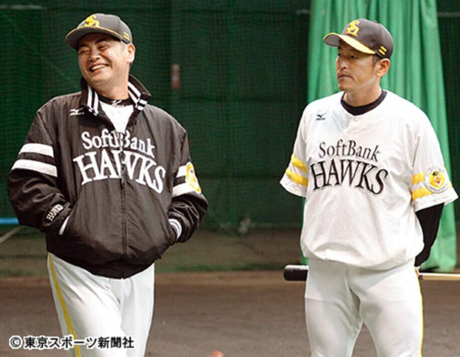 工藤監督（左）をサポートする倉野コーチ
