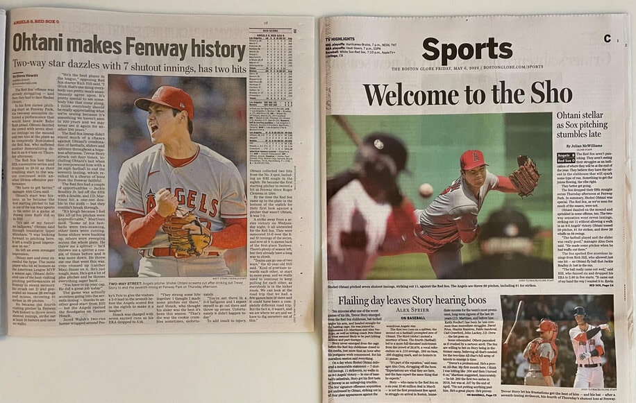  大谷の活躍を大きく報じるボストン・ヘラルド紙（左）とボストン・グローブ紙