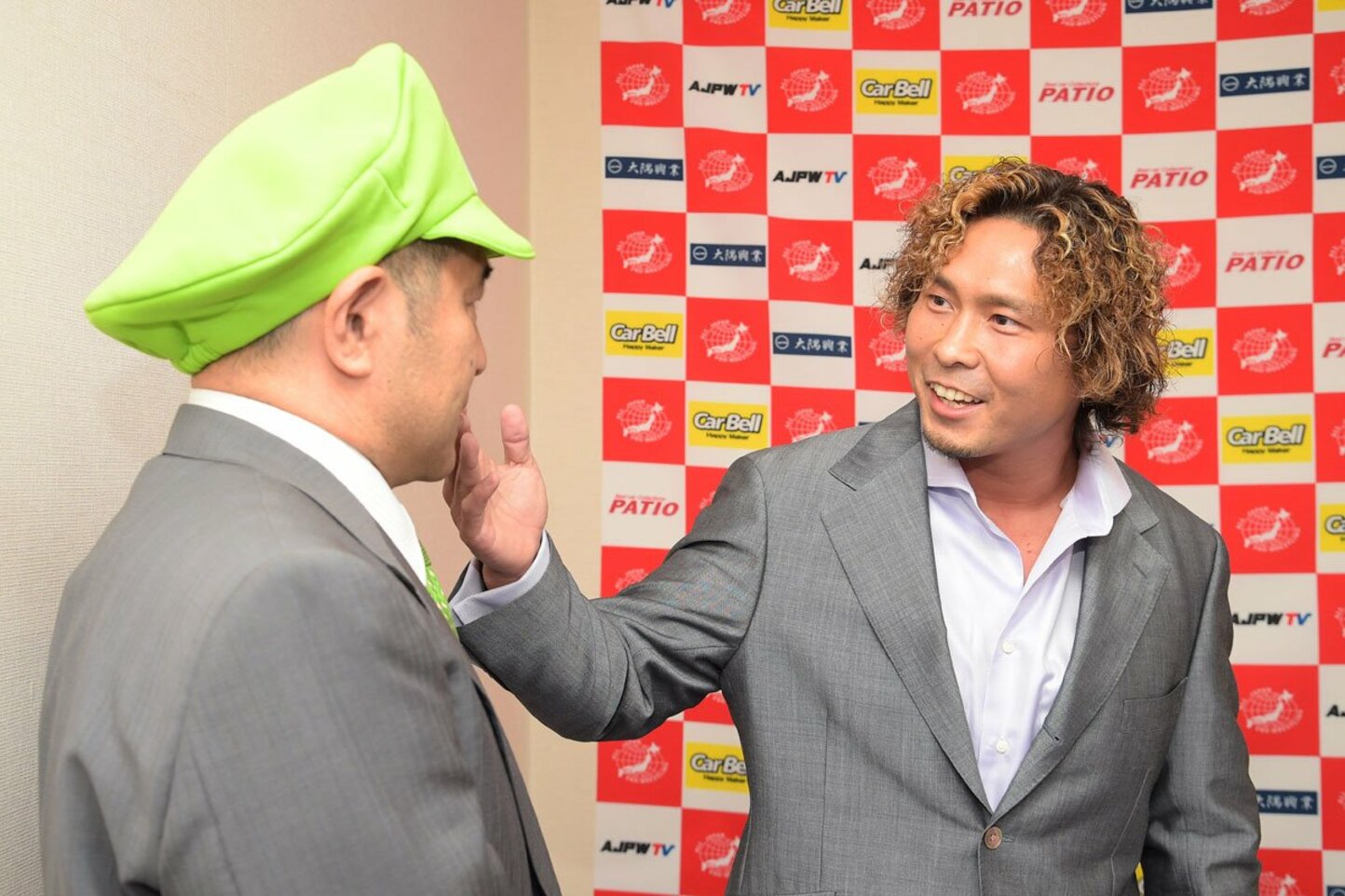 全日本プロレス・福田剛紀社長（左）と中嶋勝彦
