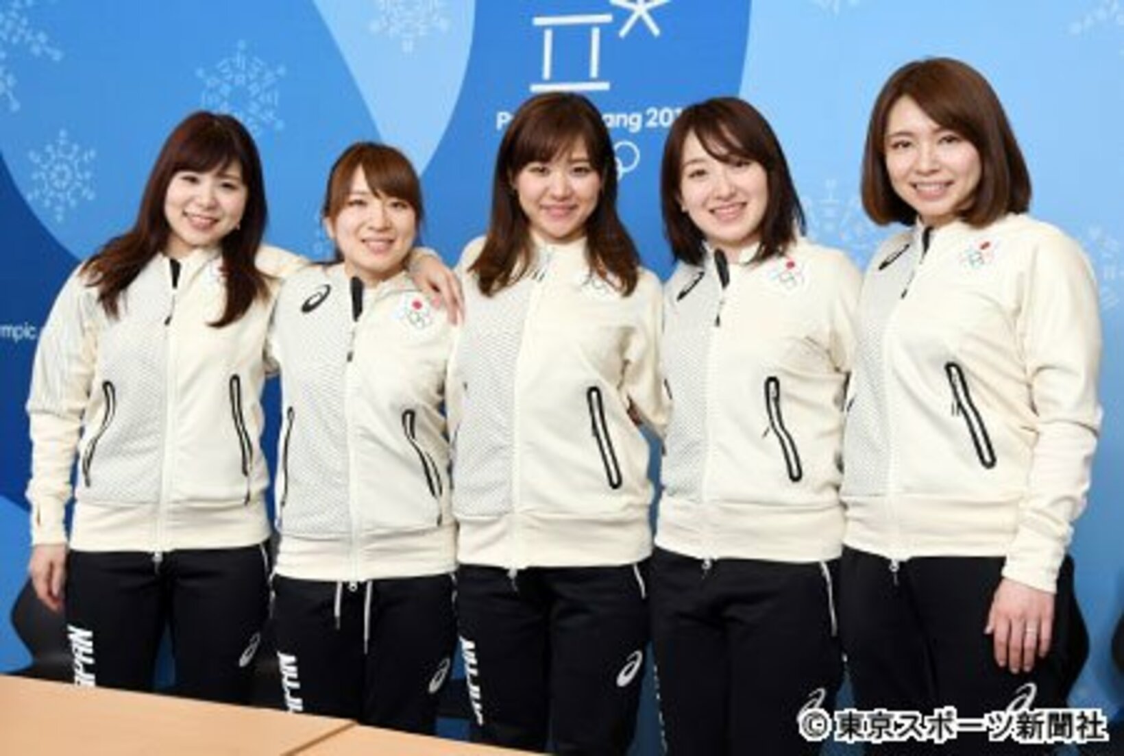左から吉田夕梨花、鈴木夕湖、吉田知那美、藤澤五月、本橋麻里