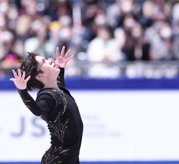  優勝した宇野昌磨（東スポWeb）