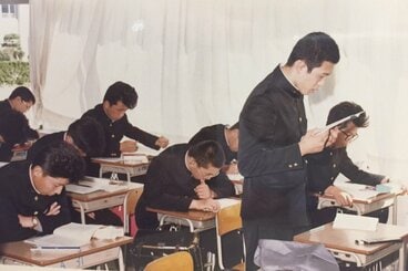 桜庭（右手前）は中学生でプロレスラーを目指した（83年ごろ）