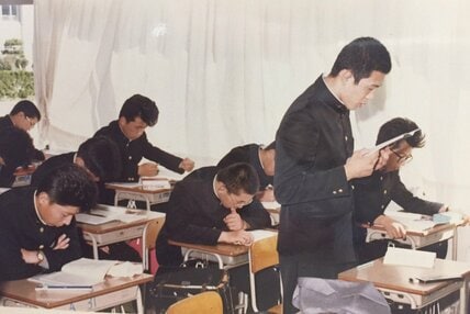 桜庭（右手前）は中学生でプロレスラーを目指した（83年ごろ）