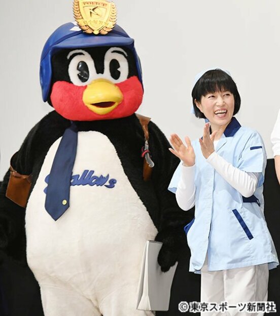 つば九郎(左)と磯野貴理子