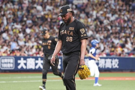 肩を落として引き上げるドリス