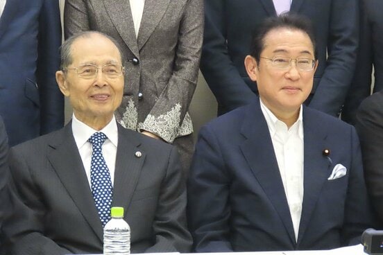 王貞治氏(左)と岸田文雄元首相