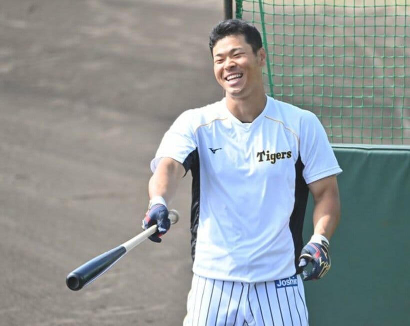  キャンプ最終日に笑顔を見せる佐藤輝