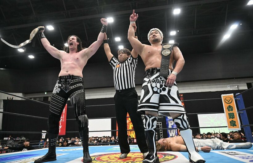 上村、海野組を破りＢブロック首位通過を決めたOSKARとYuto-Ice（右）