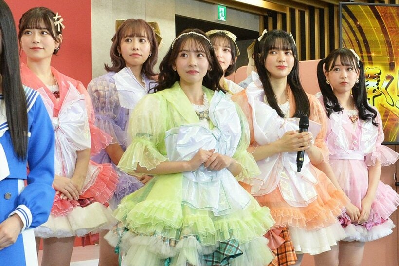 会見に出席したFRUITS  ZIPPER（前列左から櫻井優衣、鎮西寿々歌、松本かれん。後列左から月足天音、仲川瑠夏、早瀬ノエル）