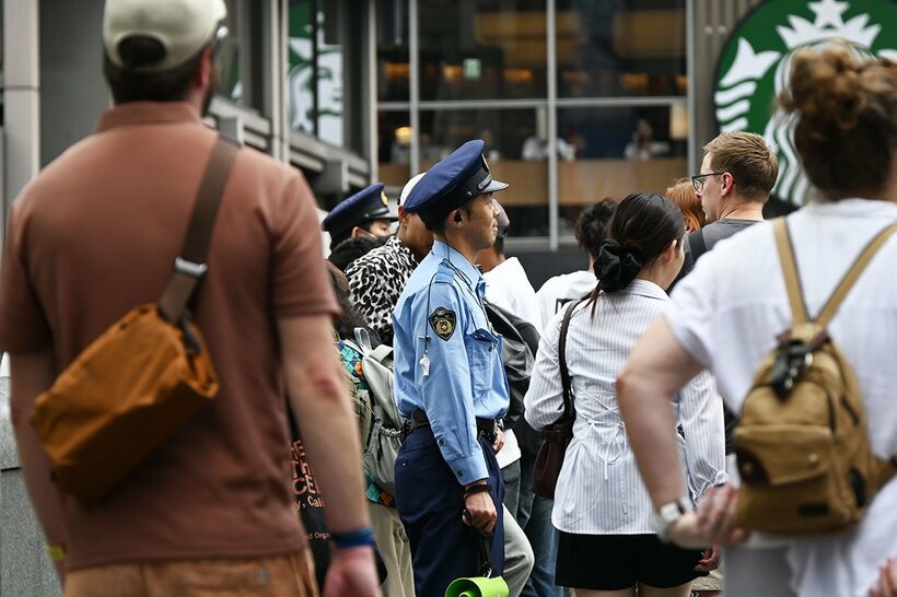大阪・道頓堀のえびす橋を監視していた大阪府警