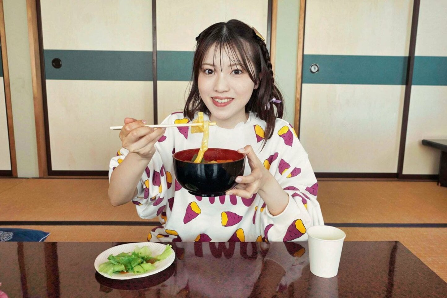 山梨名物「ほうとう」に舌鼓を打つ石原夏織