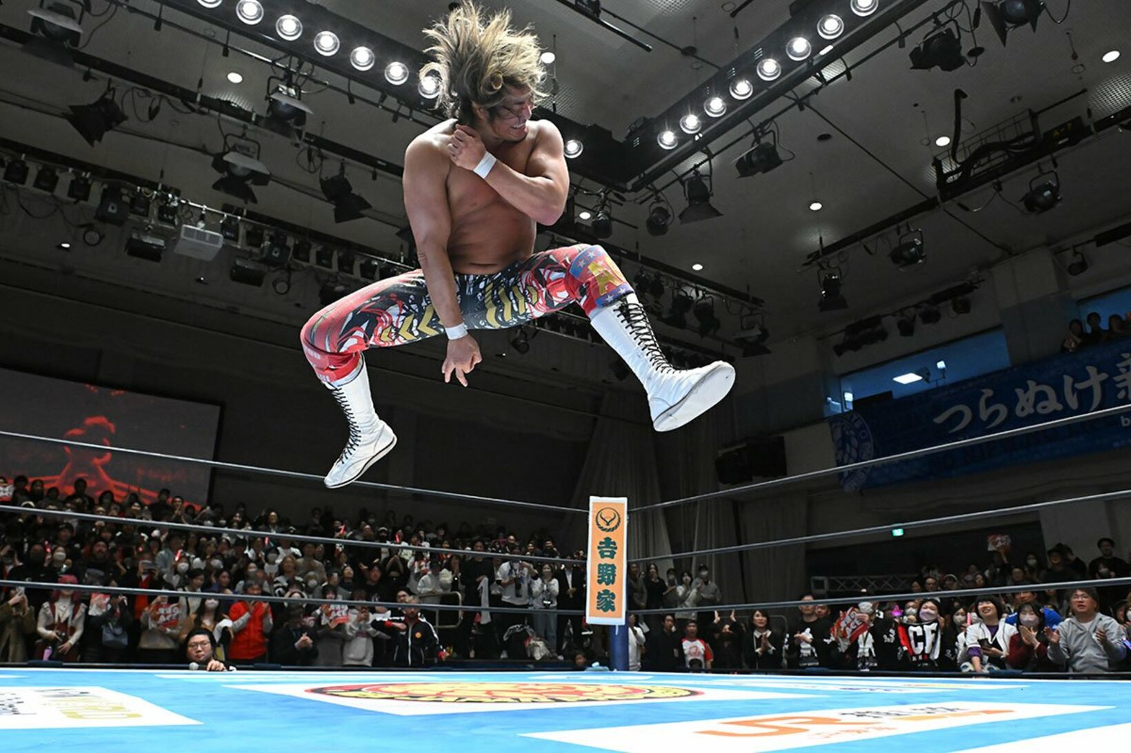 「ラスト後楽園」でエアギターを披露した棚橋弘至