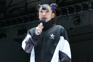 緊張気味にあいさつしたフワちゃん