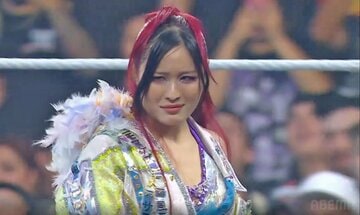 ベッキー・リンチの対戦相手に名乗り出たイヨ・スカイ（©AbemaTV, Inc.）