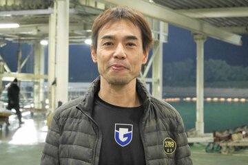 インナーにもＧ大阪モノを着込む佐竹恒彦