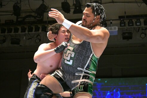 ジェフ・コブ　プロレス　カスタムフィギュア 新日本】去就に注目集まるジェフ・コブは無言 前日のTV王座戦敗北後