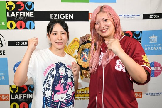 後藤智香(右)とのタッグでデビュー戦が決まった七世真理子