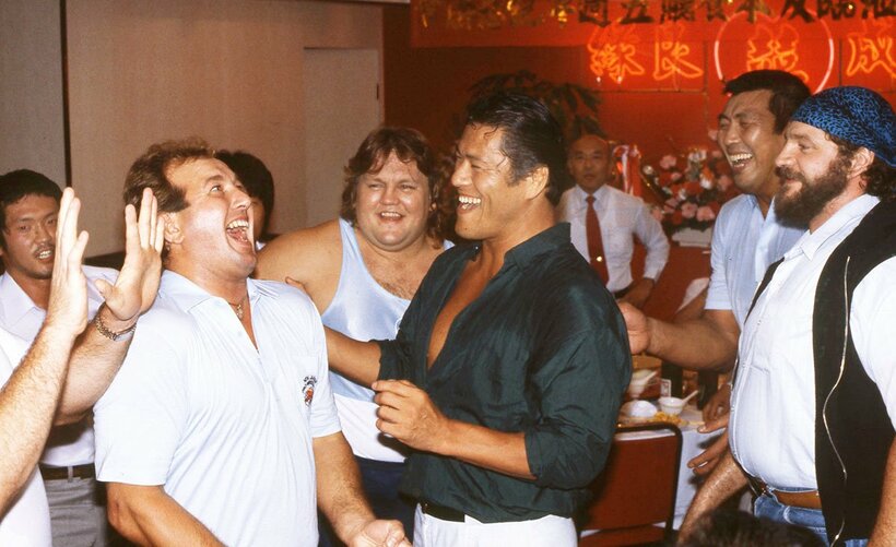  打ち上げでモノマネされた猪木（８５年９月、台湾・台北市、東スポＷｅｂ）