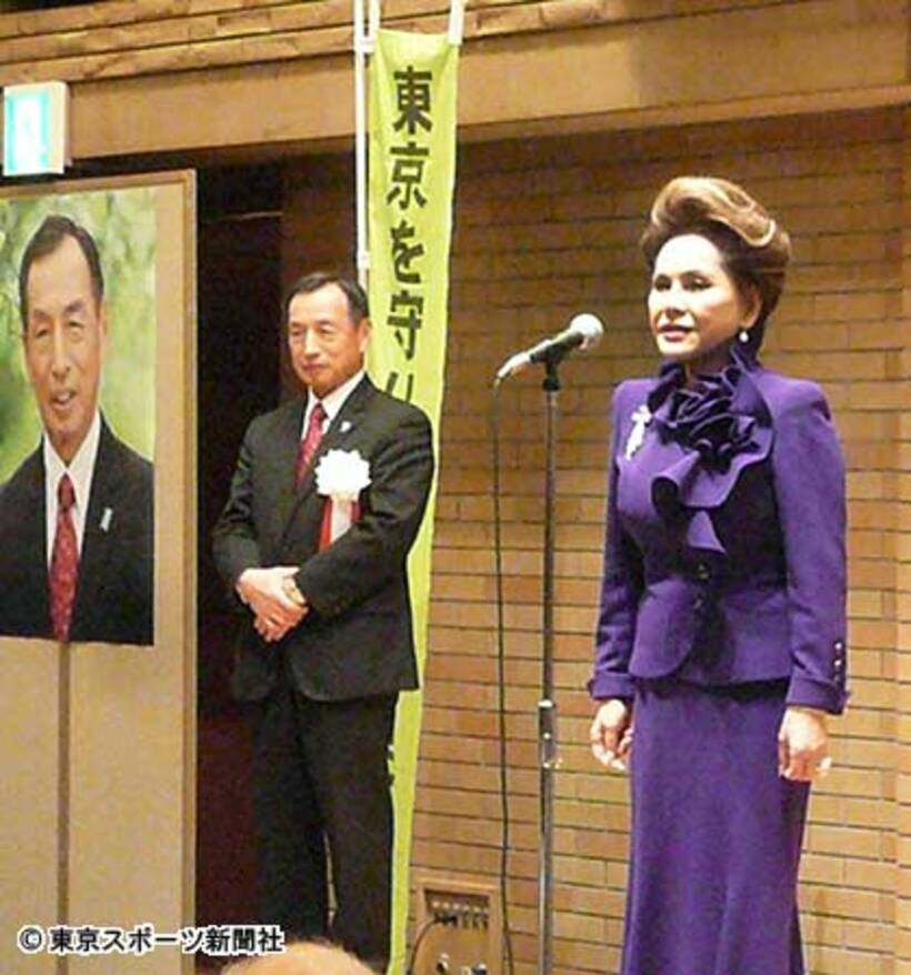 １３日の田母神氏のパーティーにはデヴィ夫人も駆け付けた