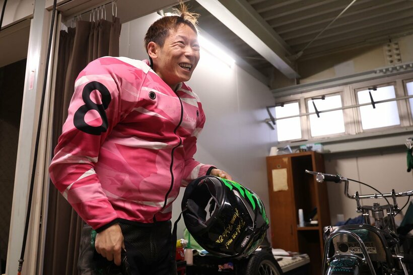 ８Rで通算７００勝を達成した佐藤貴也
