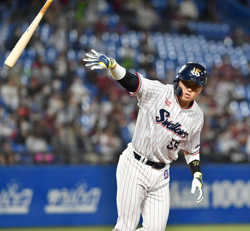  打った直後に〝ドヤ顔〟のヤクルト・村上