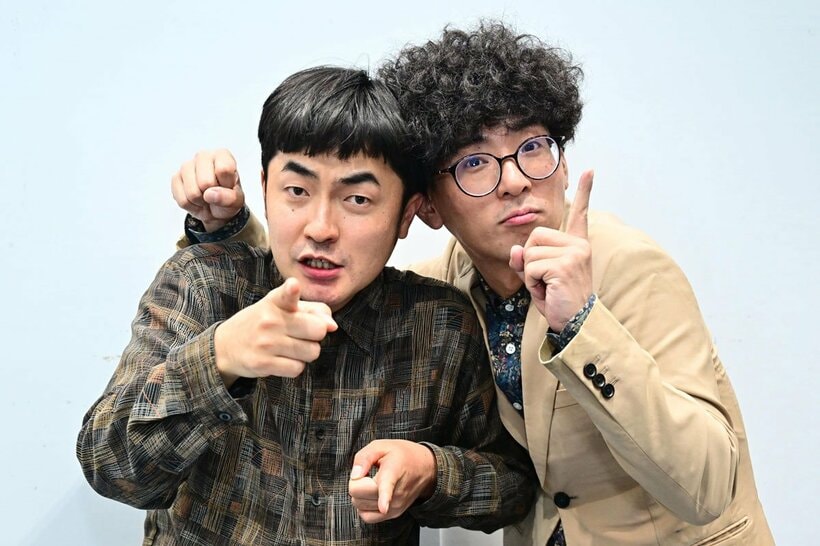 たくろうの赤木裕(左)ときむらバンド