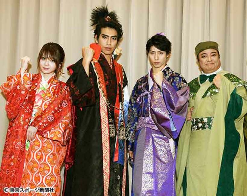  ダイエットに着手している彦摩呂（右）