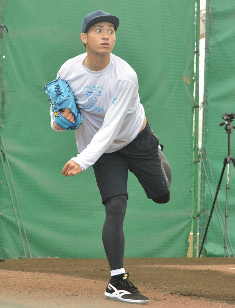  ブルペン入りした高橋（東スポWeb）