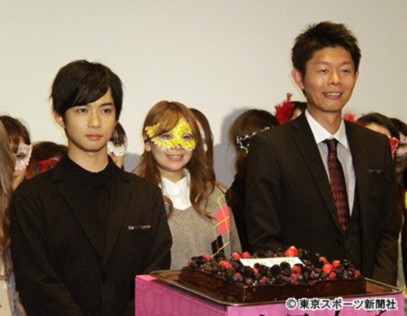 イベントに登場した千葉雄大。右は島田秀平
