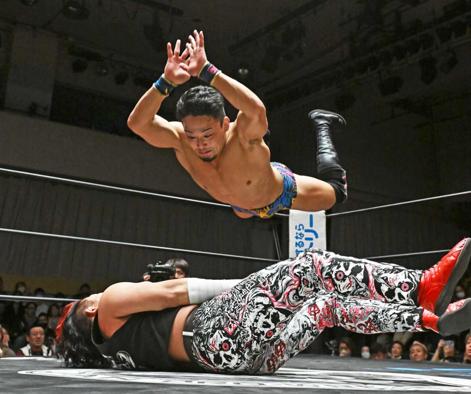 ＫＡＩ（下）に「ハイフライフロー」でトドメを刺した吉岡勇紀