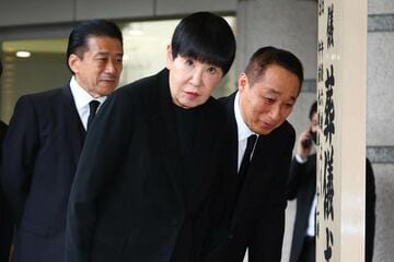 中村さんの通夜に参列した和田アキ子