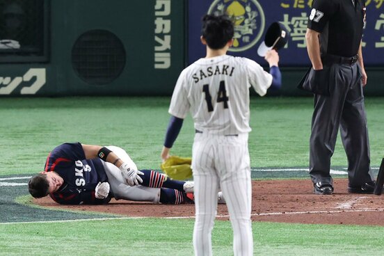 佐々木朗希の162キロを左ヒザに受け悶絶したエスカラ