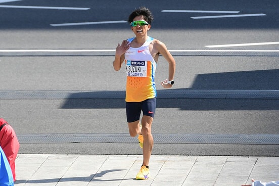 東京マラソンで１３位に入った鈴木健吾