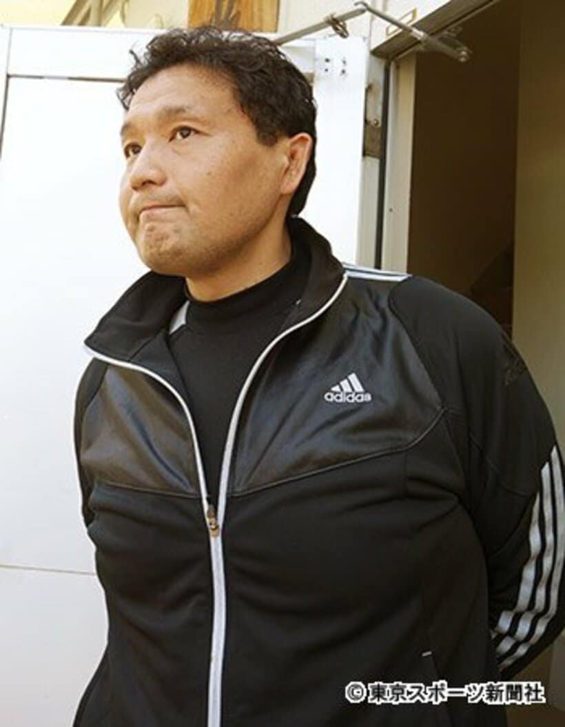  朝稽古後に取材に応じた貴乃花親方