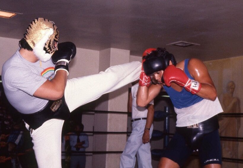  タイガーマスクとスパーリングするマーシャルアーツの選手。その正体は…（１９８４年８月１５日、米・ロサンゼルス）