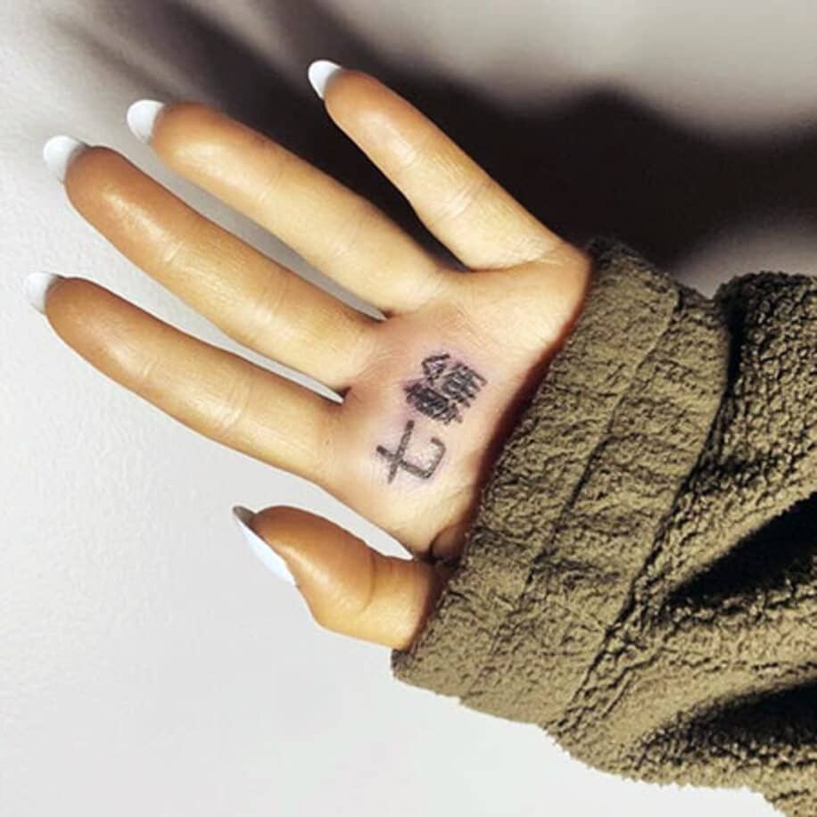  「七輪」になってしまったアリアナのタトゥー（@arianagrande/instagram）