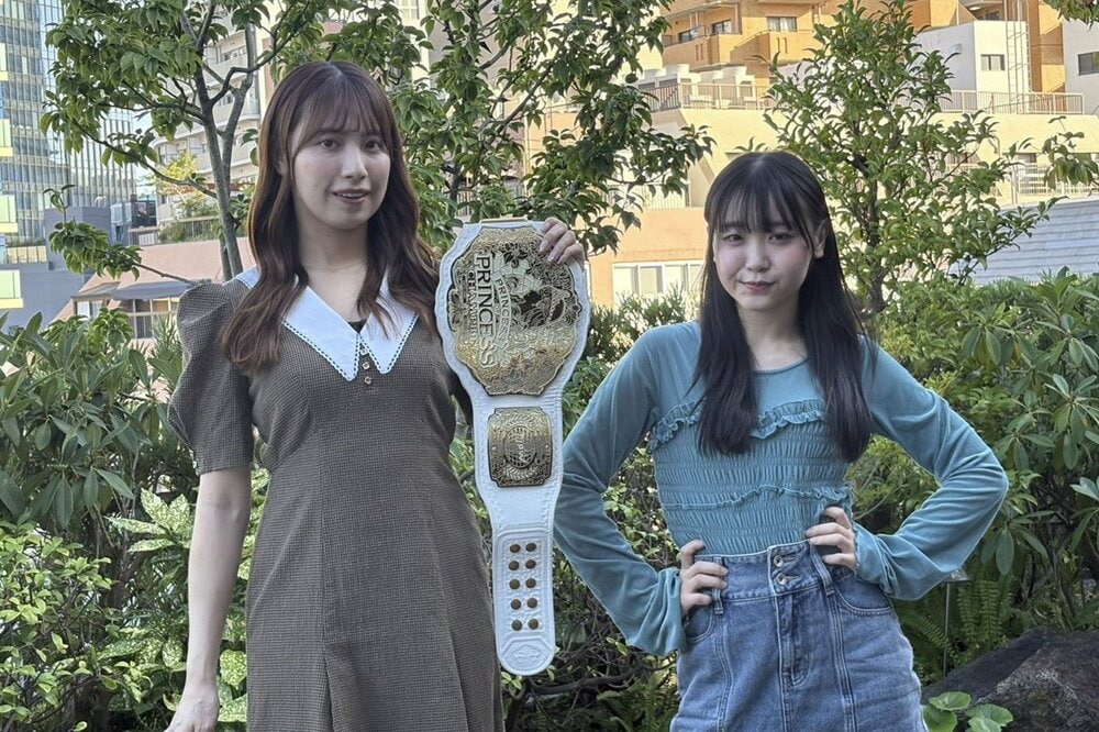 荒井優希(左)に嫉妬する鈴芽
